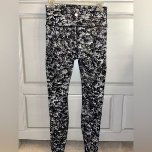 Brand new lulu Lemmon leggings worn once size 8